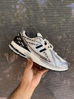 New Balance 1906R in Silver Metallic and Black