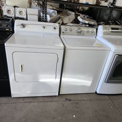Kenmore And Maytag Large Capacity Washer And Dryer Set 
