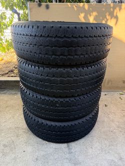 Set of 4 275/70/18  Firestone