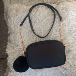 Elegant Black Crossbody Bag with Gold Chain
