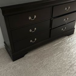 Dresser And Two Identical Nightstands