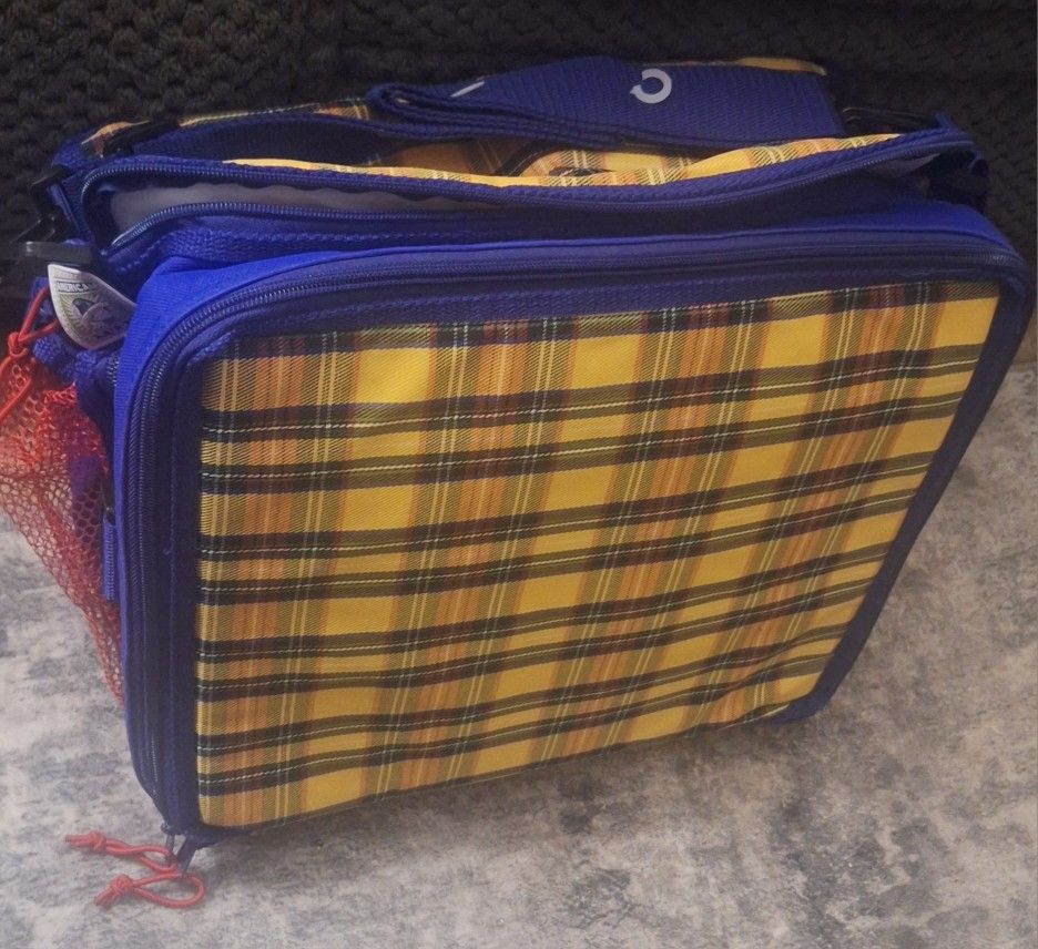 Americans studio. Cooler With Cutlery.