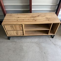 OAK Faux Wood TV Stand – 47″ L