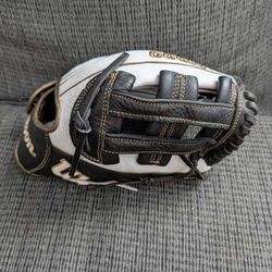 Baseball Gloves Read Description 