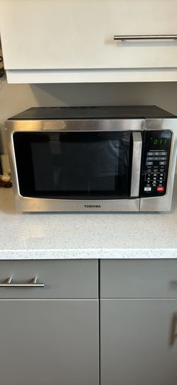 Working microwave