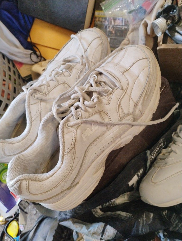 Women's Fila Tennis Shoes Size 8 1/2