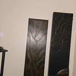 2 Wall Hangings Metal 