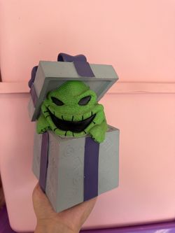 NIGHTMARE BEFORE XMAS OOGIE BOOGIE IN GIFTBOX DECOR PIECE