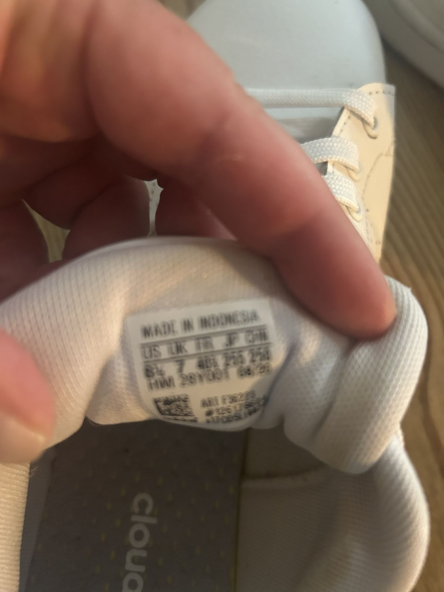 Woman’s Adidas 8.5 