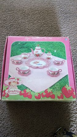 Vintage strawberry 🍓 shortcake  porcelain tea set