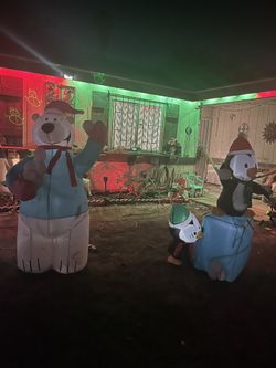 POLAR BEAR Vs PENGUINS SNOW FIGHT
