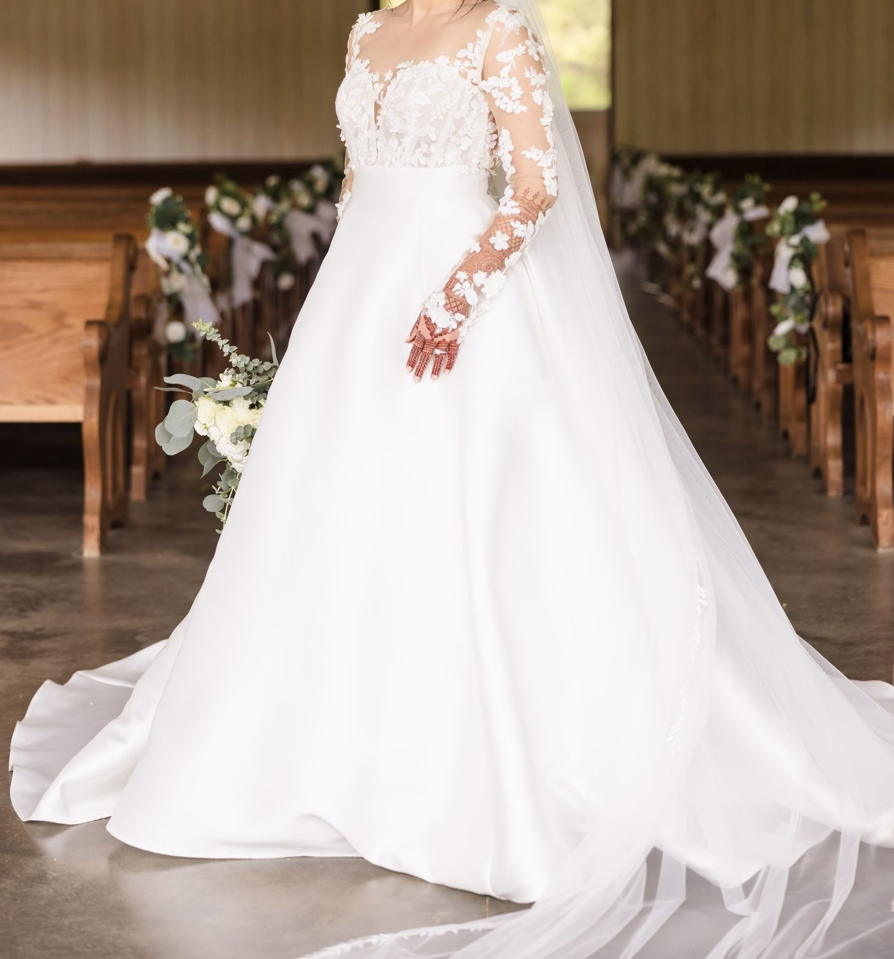 Vow’d White Wedding Dress With Veil- Size S/8