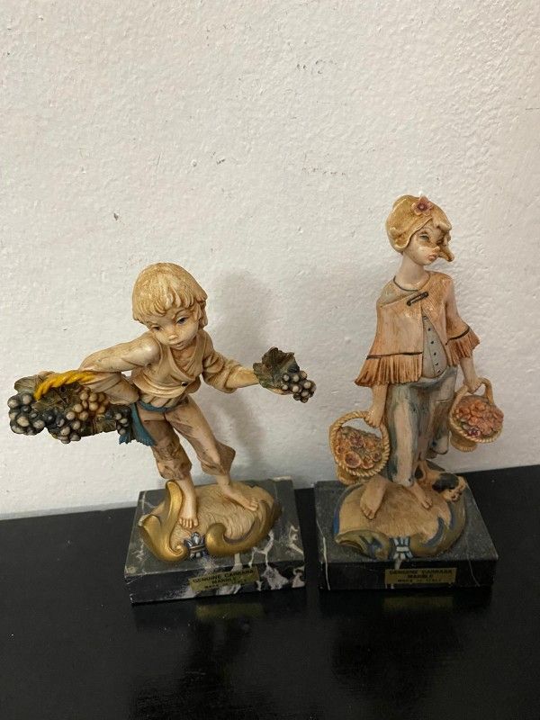 ESCULTURA DE MUÑECA ITALIANA DE RESINA