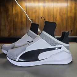 Women's Size: 8 Puma