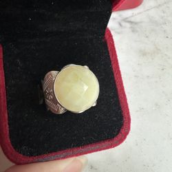 925 Sterling silver , designer Desert Rose Trading Quartz Ring , ring sizer says 7 but the width of the band I’ll say 6.5. Marked 925 DTR