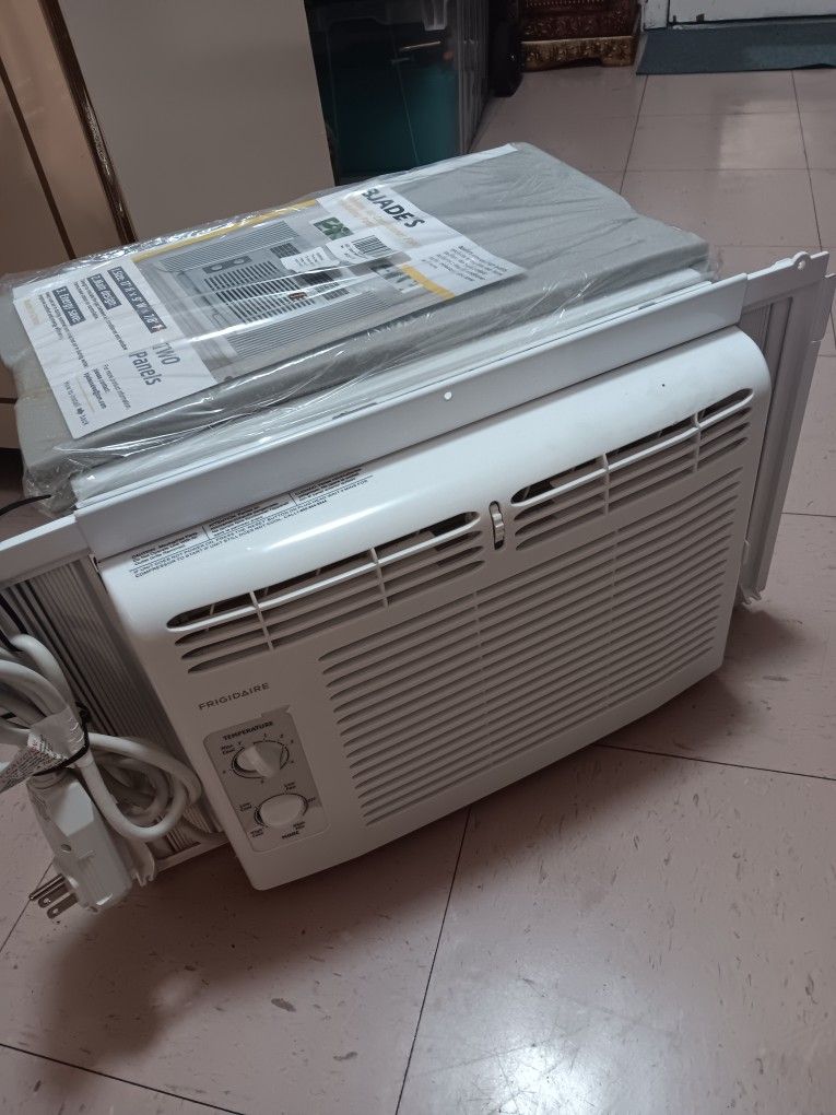 rigidaire 5,000 BTU 115V Window Air Conditioner Cool