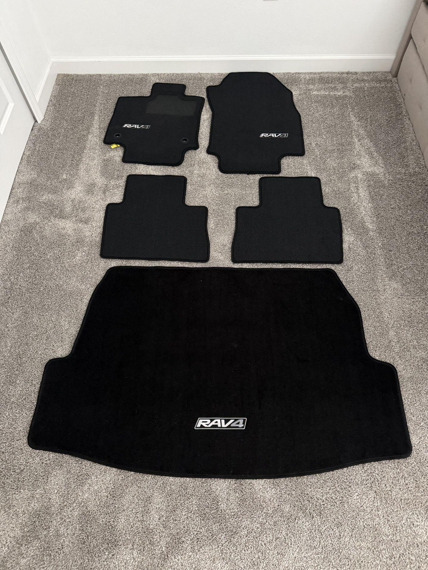 Toyota RAV4 Brand New Carpet Floor Mats