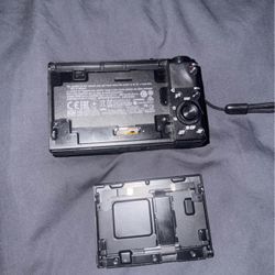 SONY RX100 M5 **BROKEN SCREEN BUT FUNCTIONAL**