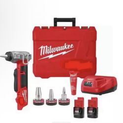 Milwaukee 2474-22 M12 12-Volt PEX 3/8 Expansion Tool Kit with Hard Case
