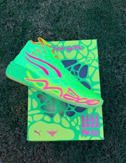 Basketball shoes