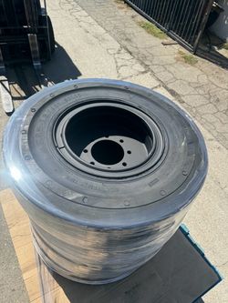 Bobcat Jhon deer heavy duty solid tires