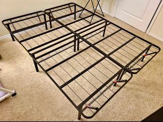 QUEEN SIZE METAL BED FRAME  (LIKE NEW) (VERY STURDY)