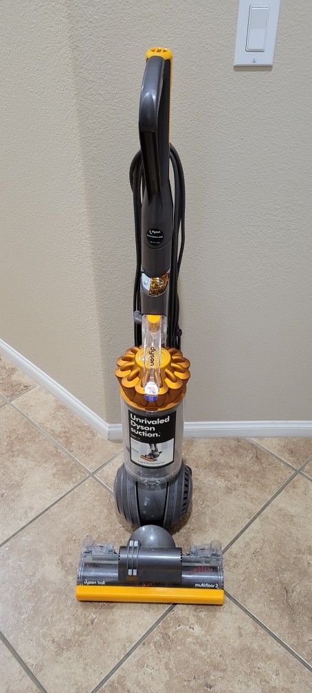 Dyson Multifloor 2 Vacuum Cleaner On Sale