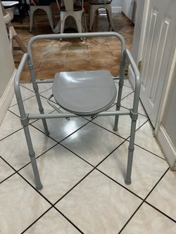 Commode Chair
