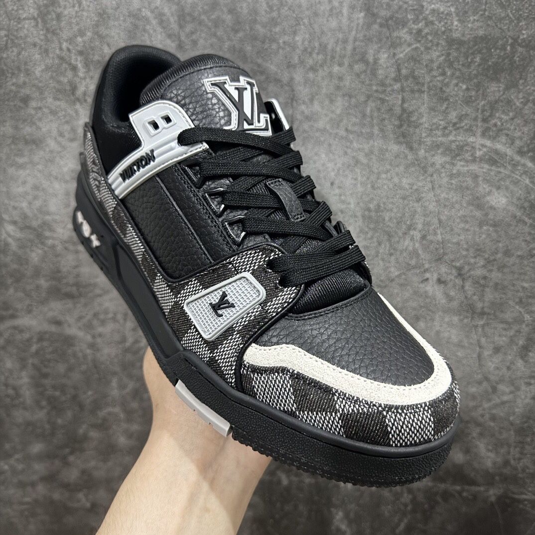 Fashionable Sneakers