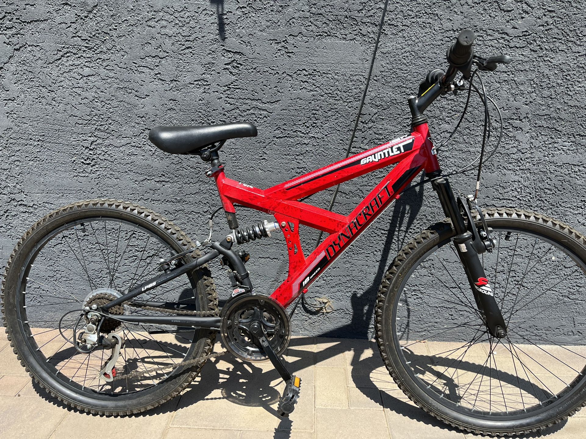 gauntlet red mountain bike