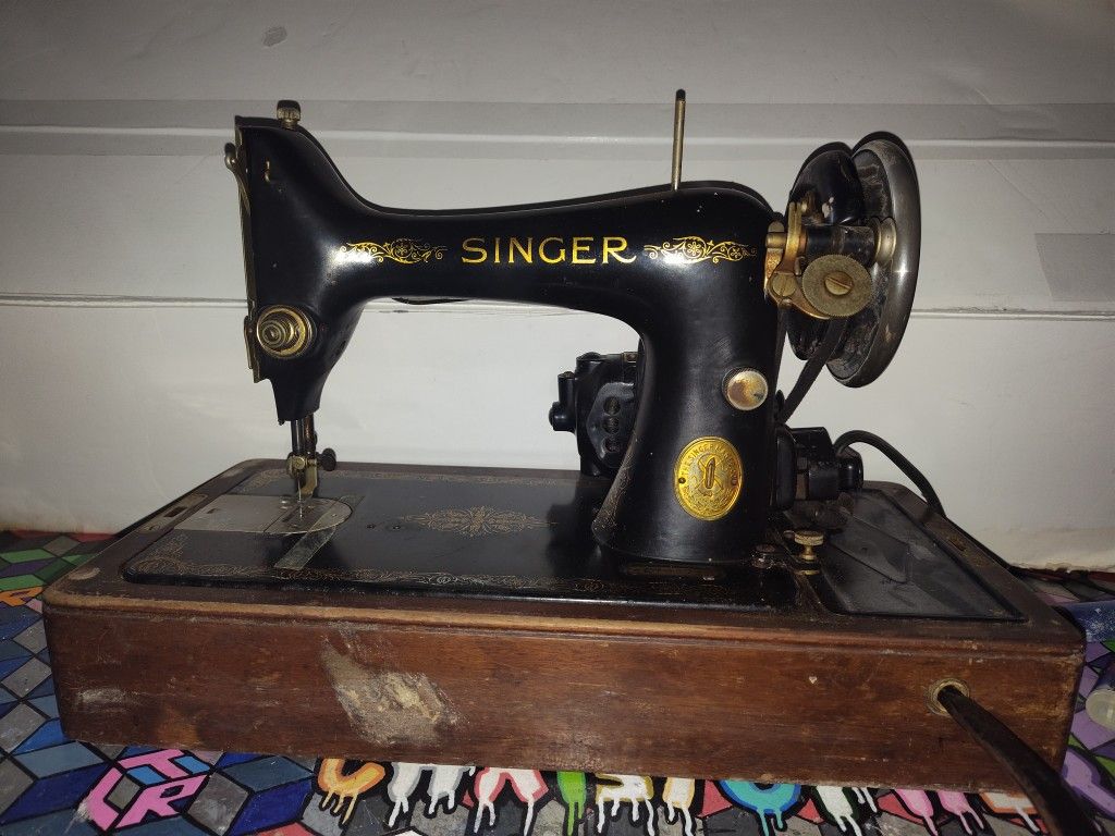 Vintage Original Still Working Singer Sewing Machine