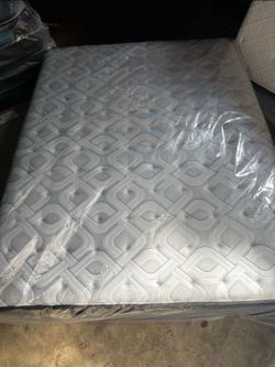 Sealy Posturepedic Mattress Queen Size