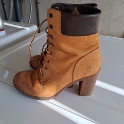 WOMEN'S TIMBERLAND BOOTS SIZE 7.5 PICK UP IN SUN VALLEY $15