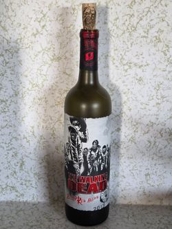 THE WALKING DEAD EMPTY WINE BOTTLE
