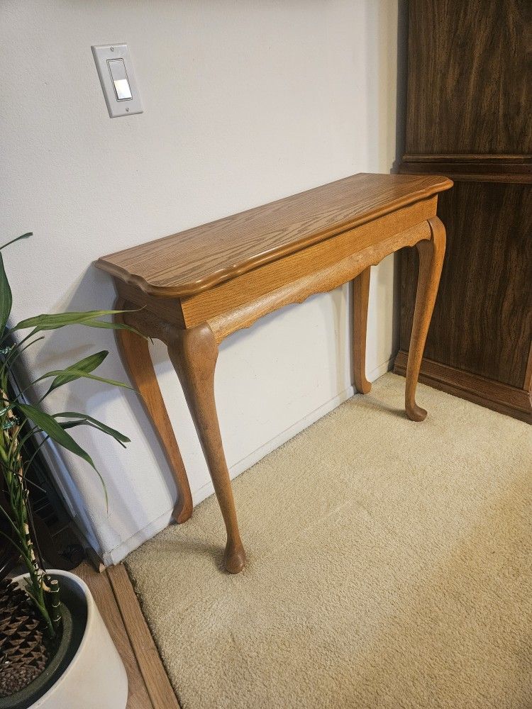 Solid Oak Queen Anne Console Table / Entryway Accent Table
