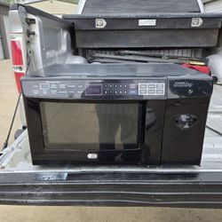 Nice and clean microwave works good