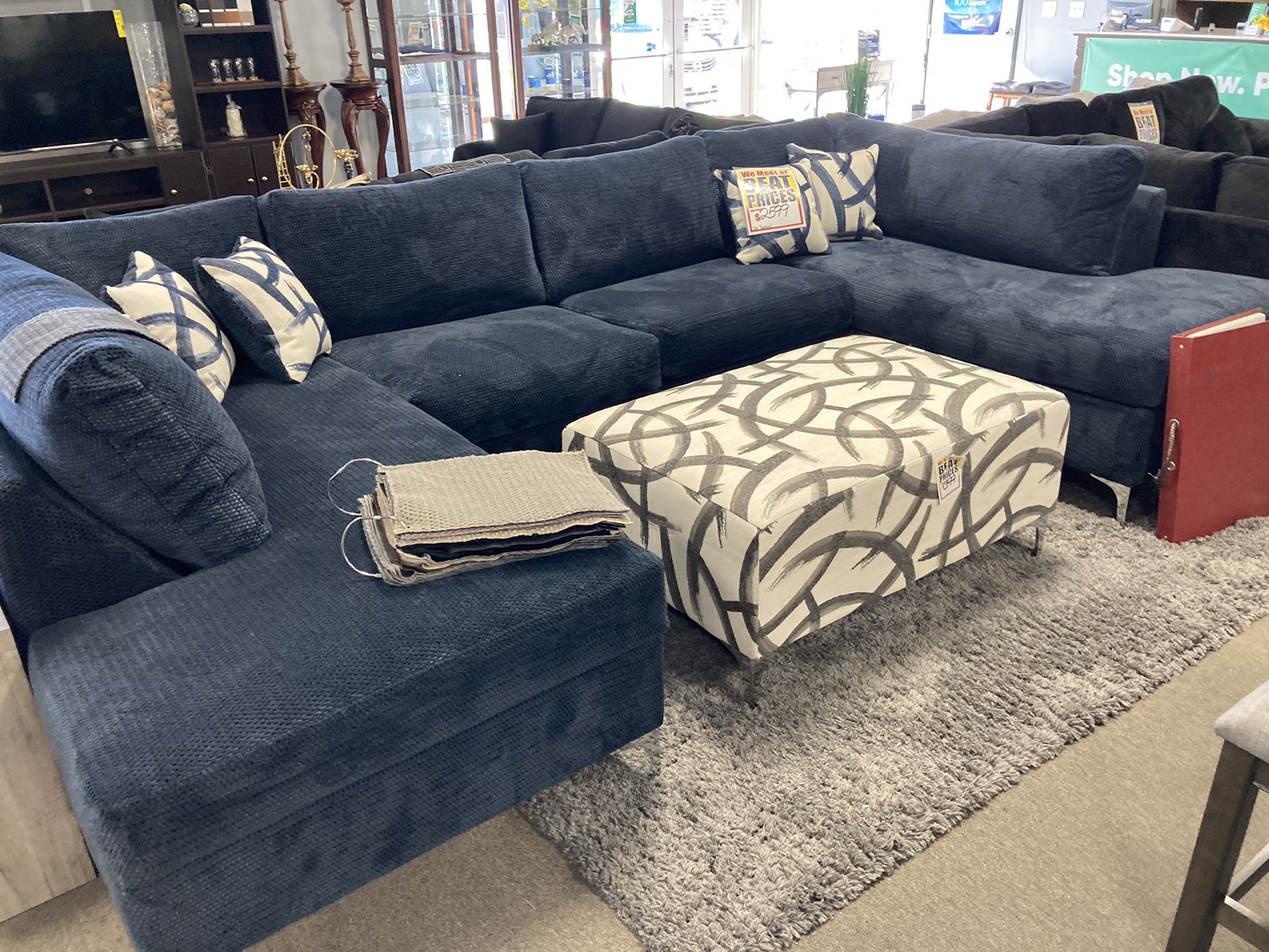 Beautiful Sectional ✨💙 Easy Financing Available ✨✅