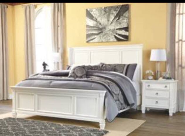 Jerome’s Queen size bed frame