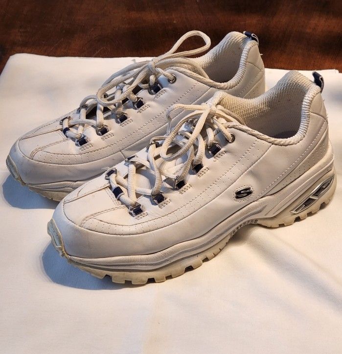 Skechers Sport Premium Sneakers in a size U.S. 10, SN 1728 in all White with Navy Blue accents made of 100% Leather and gently used conditions