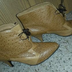 Italian Leather Ankle Style Shoe Boots. Year-Round Style! Size 9! 