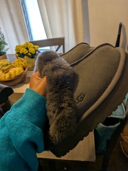 UGG Platform slides