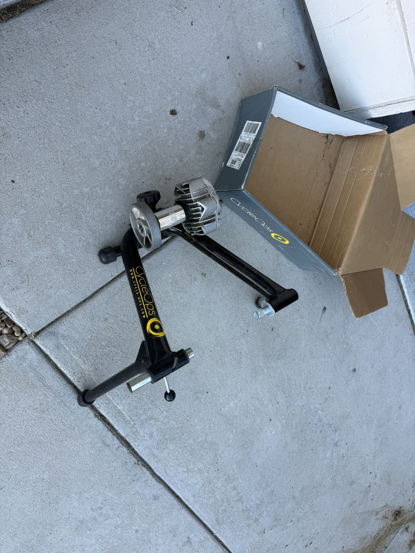CycleOps Mag Indoor Bicycle Trainer
