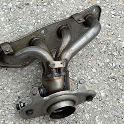 Nissan 2.0L Exhaust manifold header OEM 