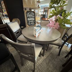 Brand New Round Dinning Table/ w Chairs Set!