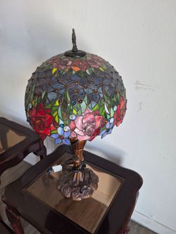 Tiffany-Style Stained Glass Rose Table Lamp