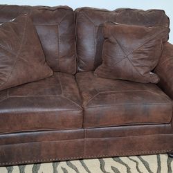 Loveseat - fabric, comfortable!