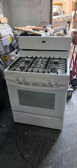 FRIGIDAIRE GAS RANGE IN WHITE WORK PERFECTLY