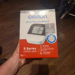 OMRON 5 SERIES BLOOD PRESSURE MONITOR NEW IN BOX for Sale in Staten Island,  NY - OfferUp
