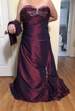 Beautiful wine colored prom dress