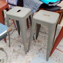 2 bar stools in great condition